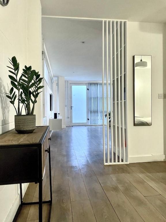 Spacious Industrial Style Apartment ロンドン エクステリア 写真